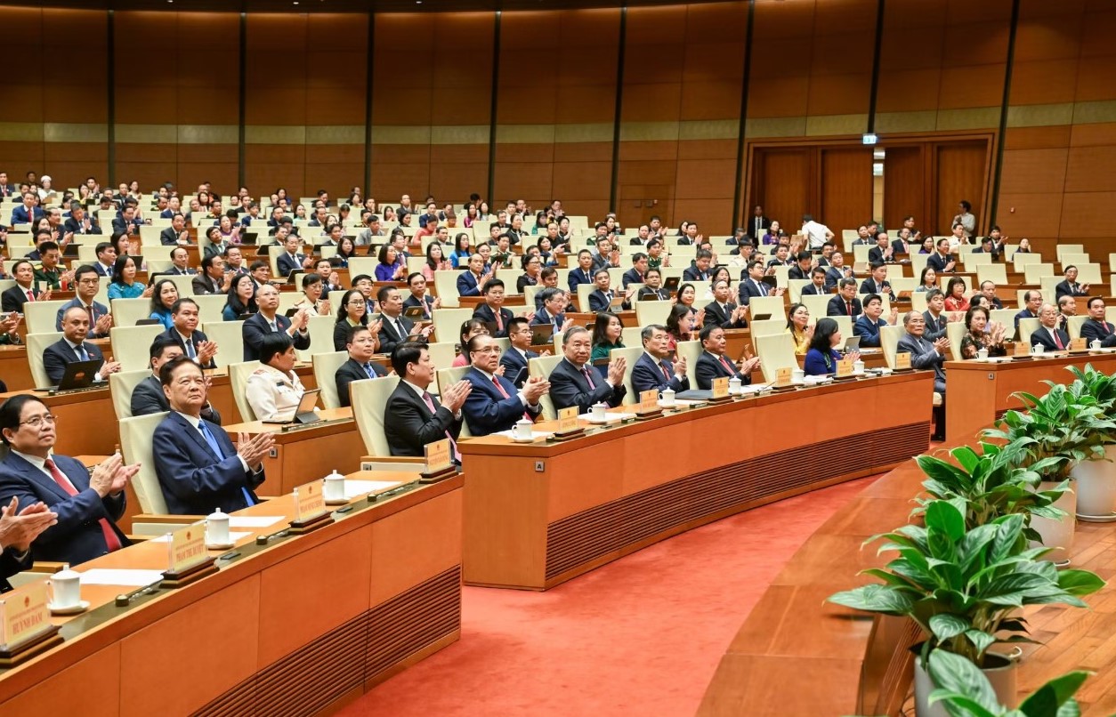  第16期国会第1回会議　国家発展の基盤を構築